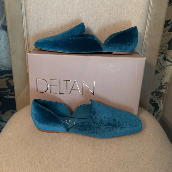 Deltan women’s Turquoise Blue Velvet Loafers 9.5 NEW NIB - Picture 2 of 4
